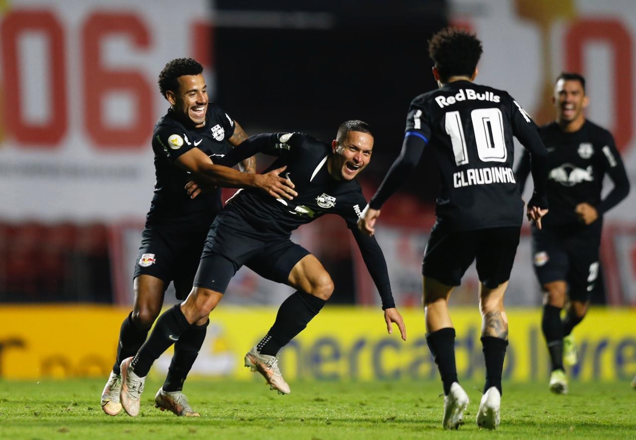 Líder Red Bull Bragantino vira para cima do São Paulo que segue sem