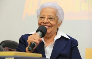 irma edith costa recebe o 6o premio heleieth saffioti