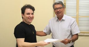 Bordignon é o novo tradutor de Libras na Câmara. Já assumiu sua função. Bordignon