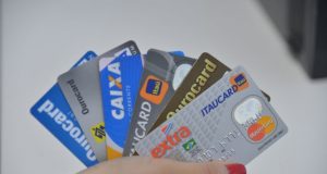 CMN padroniza juros para rotativo do cartão de crédito Cartoes de credito