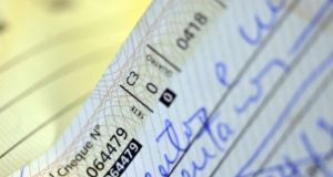 Taxa de juros do cheque especial sobe para 324,7% ao ano Cheque Especial