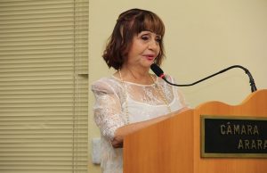 Escritora Darcy Dantas recebe Título de Cidadã Araraquarense na Câmara Darcy Dantas