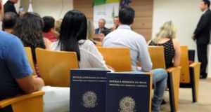 Projeto que agiliza atendimento ao trabalhador é aprovado Projeto Trabalhador Senado