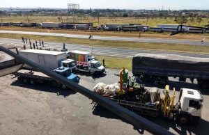 Temer anuncia o uso das Forças Armadas para desbloquear rodovias Caminhoes Greve Capa