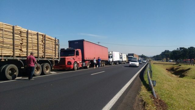 Caminhoes Paralisacao Rodovia