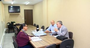 Livros digitais nos pontos de ônibus e terminais de Araraquara Chediek Interna