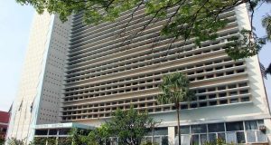 Horário especial para atendimento à população que busca Refis Fachada Prefeitura Ok