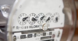 Governo aposta em conta de luz mais barata já em 2019 Luz