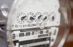 Governo aposta em conta de luz mais barata já em 2019 Luz