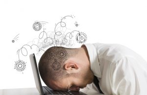 Sobrecarga de trabalho pode levar à síndrome do Burnout Sndrome do Burnout