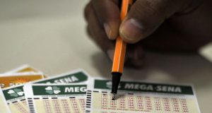 Mega-Sena acumula e pagará R$ 4,5 milhões; confira as dezenas Mega 2806