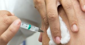 Com 64% imunizados, Saúde continua vacinação contra gripe em Araraquara Vacinacao Gripe