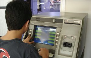 Agências bancárias de Araraquara são cobradas por falta de dinheiro em caixas eletrônicos Banco do Brasil 11