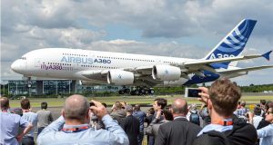 Embraer anuncia em feira acordo bilionário para venda de aeronaves Embraer 21