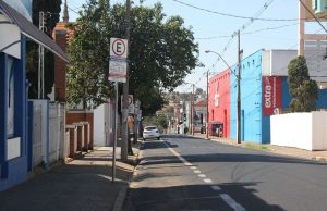 Uma cidade fantasma em plena segunda, dia em que o Brasil ganhou do México Movimento Interna 01 Reduzida