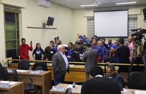 Sessão termina em bafafá e DAAE ainda não é dono do Estrela Camara Bafafa