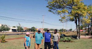 Comunidade se junta para construir praça no Maria Luiza Jardim 01