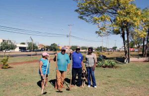 Comunidade se junta para construir praça no Maria Luiza Jardim 01