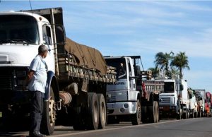 Temer sanciona lei do frete e veta anistia a multas dadas aos caminhoneiros Temer 25