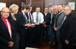 Prefeitura e Unesp entregam Programa Araraquara 2050 à Câmara Araraquara 2050 1