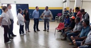 Edinho visita famílias abrigadas no Clube Estrela e reforça apoio Assentato 31