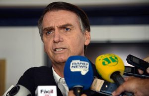 Bolsonaro defende autonomia política do BC e fim da reeleição Bolsonaro 381