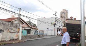 Operadoras ‘bagunçam’ a cidade com fios soltos nas ruas Chediek 15
