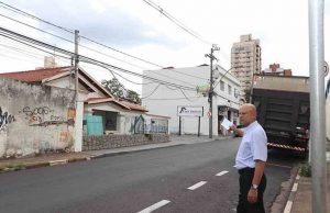 Operadoras ‘bagunçam’ a cidade com fios soltos nas ruas Chediek 15