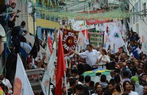 Na caminhada em SP, Haddad agradece Joaquim Barbosa Haddad 431