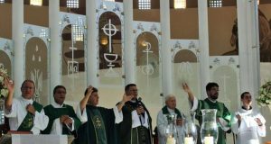 Música tocada nas igrejas da cidade diz que o ‘povo foi trapaceado e traído nas urnas’ Igreja 01