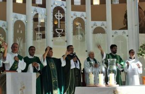 Música tocada nas igrejas da cidade diz que o ‘povo foi trapaceado e traído nas urnas’ Igreja 01