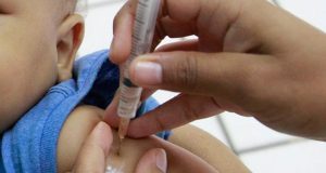 Saúde na UTI. Falta de vacinas em Araraquara preocupa população Vacina 70