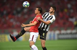 Inter empata e perde a vice-liderança do Brasileirão internaciona santos