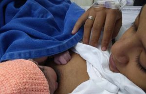 Gota de Leite promove contato pele a pele entre mãe e recém-nascido Bebe 48