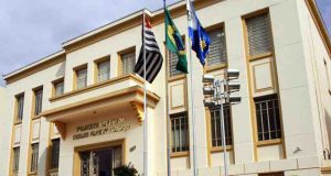 Em nota, PSOL repudia o 13° salário e férias remuneradas para agentes públicos e secretários municipais Camara Municipal 44