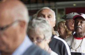 Comissão aprova atendimento prioritário em filas previsíveis e constantes IDOSOS