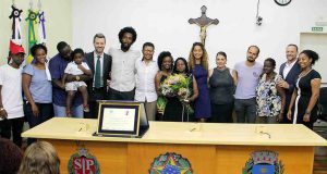 Merendeira de CER do São José recebe o Prêmio Zumbi dos Palmares Merendeira 37