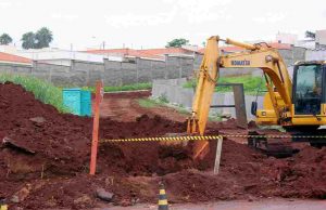 Prefeitura amplia drenagem no final da Rua Voluntários da Pátria Rua 05