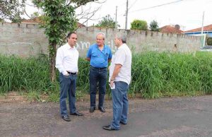 Falta de calçada coloca estudantes em risco Rumo 34