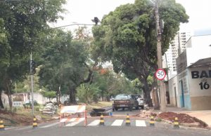 Prefeitura anuncia R$ 2.654.800,00 em lombadas, correções de traçados e guias rebaixadas Semaforo 44