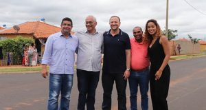 Uma comitiva para ver instalação de 68 postes e braços de luz Valle Verde Luz 43