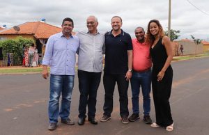 Uma comitiva para ver instalação de 68 postes e braços de luz Valle Verde Luz 43
