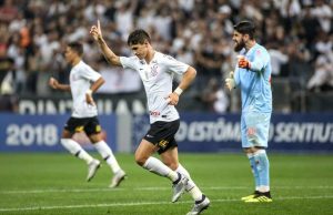 Corinthians vence e se afasta do Z4 do Brasileirão corinthians vasco