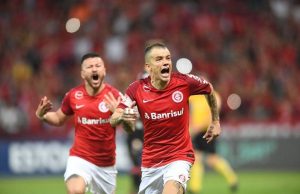 Inter vence e assume vice-liderança do Brasileirão inter atleticopr