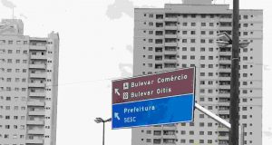 Novas placas de sinalização turística começam a ser instaladas na cidade PLACAS