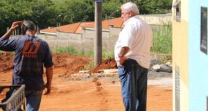 Porsani acompanha pavimentação de rua no bairro Santa Angelina Porsani 57
