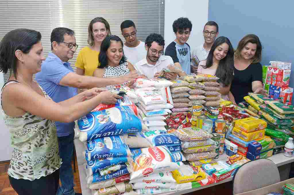 Jovens Aprendizes Do Ceproesc Doam Alimentos à Secretaria De Assistência Social Rcia Araraquara 6789