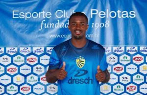 Volante deixa a Ferroviária e jogará o Campeonato Gaúcho makelele ferroviaria