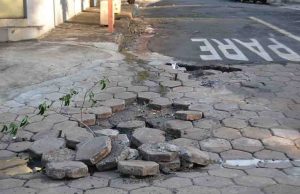 Bairros antigos sofrem com o descaso do poder público Bairro do Carmo 80