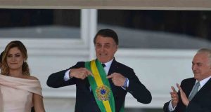 Após receber faixa, Bolsonaro defende fim de corrupção e de vantagens Bolsonaro 70